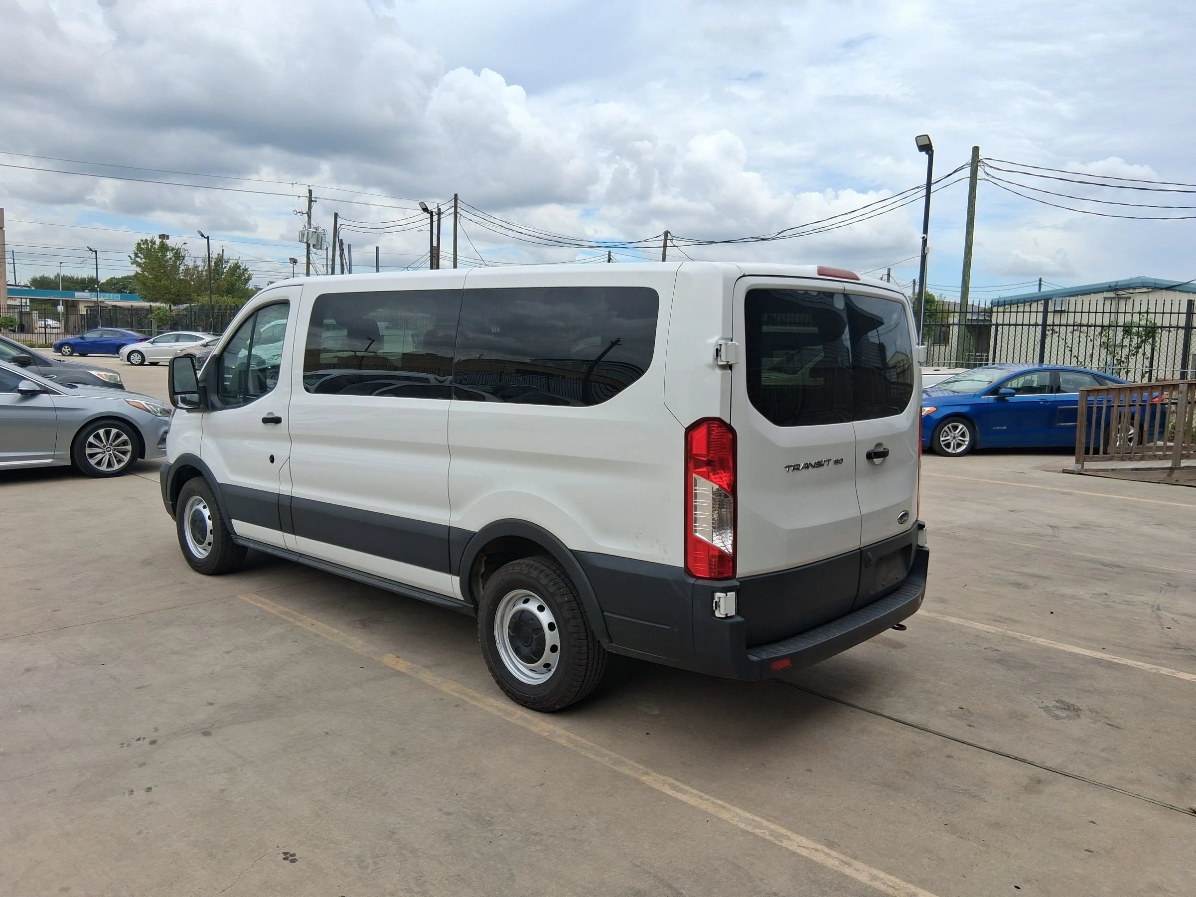Used 2020 Ford Transit 150 XL RWD image 4