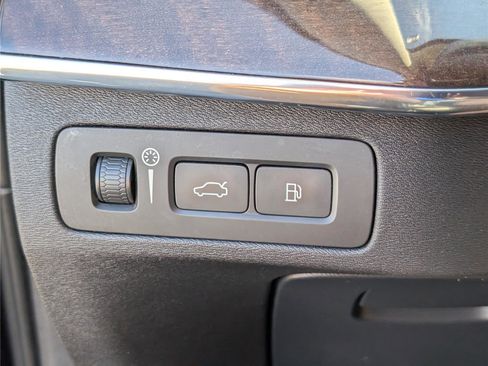 Used 2016 Volvo XC90 T8 Momentum w/ Vision Package image 24