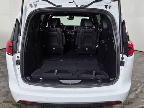 New 2026 Chrysler Pacifica Select FWD image 10