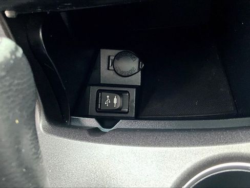 Used 2016 Toyota Camry SE image 31