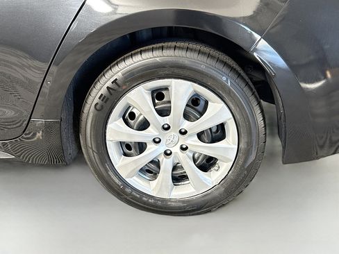 Used 2020 Toyota Corolla LE image 36