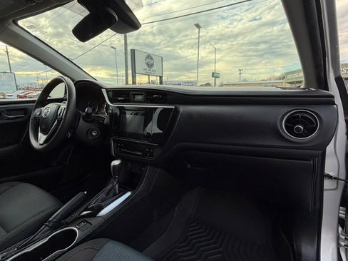 Used 2019 Toyota Corolla L image 18