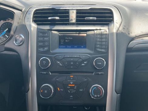 Used 2017 Ford Fusion SE FWD image 13