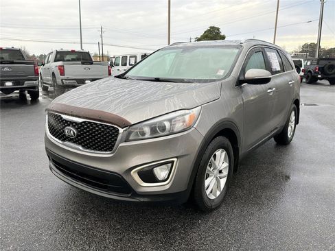 Used 2016 Kia Sorento LX w/ LX Convenience Package image 1