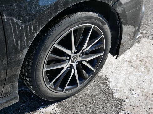 Used 2024 Toyota Camry SE image 9