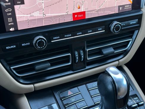 Used 2019 Porsche Macan image 40