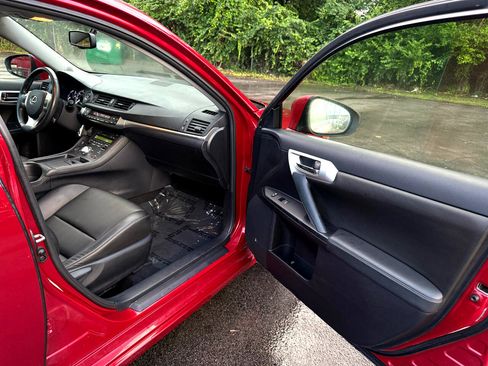 Used 2011 Lexus CT 200h image 16