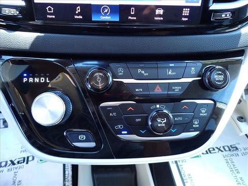 Used 2024 Chrysler Pacifica Touring-L FWD image 22