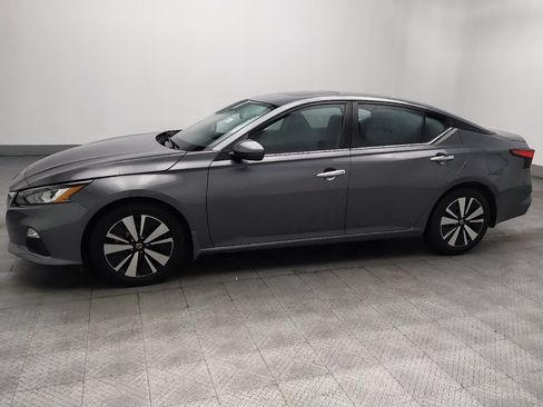 Used 2021 Nissan Altima 2.5 SV w/ SV Premium Package FWD image 2