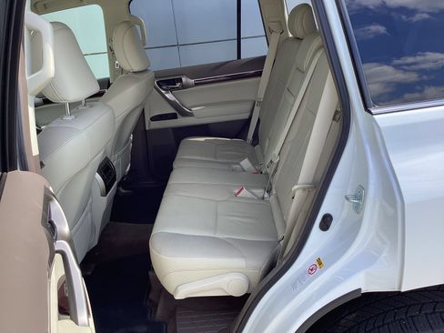 Used 2017 Lexus GX 460 Premium w/ Premium Package AWD/4WD image 6