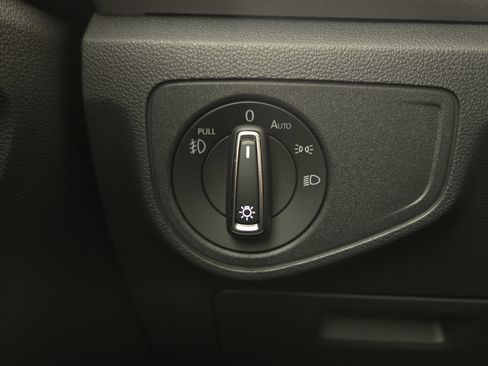 Used 2018 Volkswagen Atlas SE FWD image 25