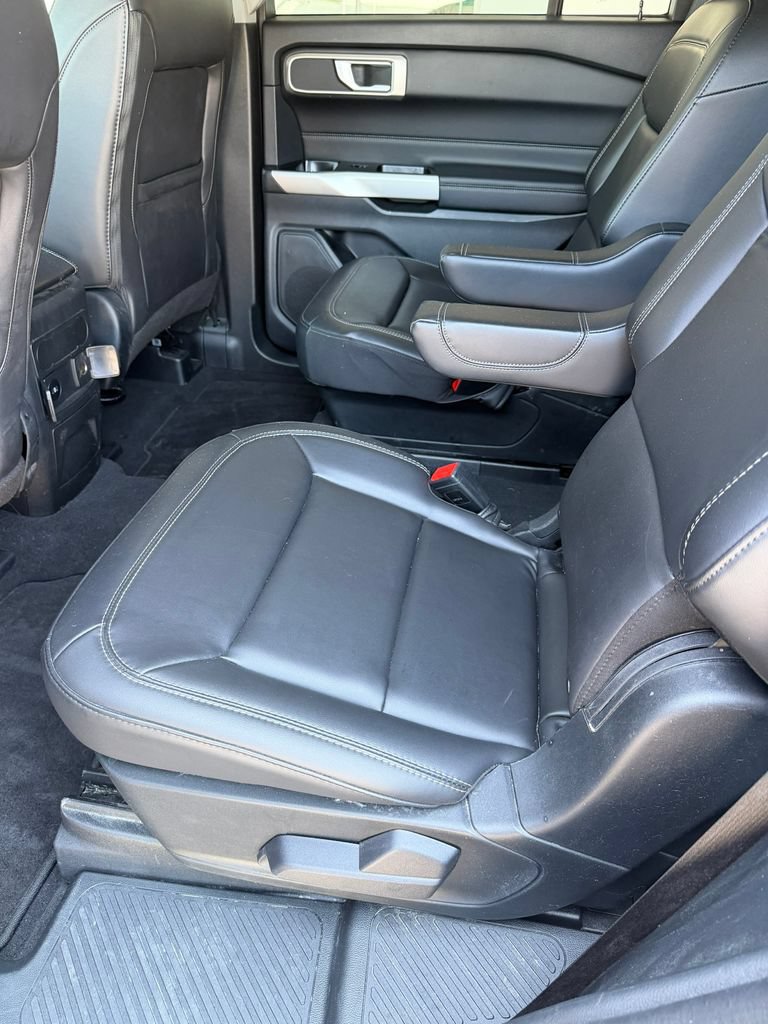 Used 2023 Ford Explorer XLT w/ Equipment Group 202A AWD/4WD image 18