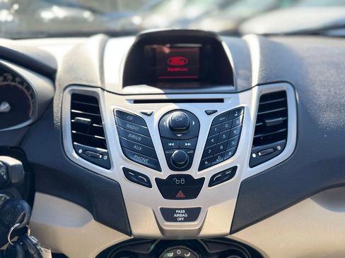 Used 2012 Ford Fiesta SE image 18