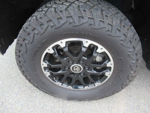 Used 2022 Toyota Tundra SR5 w/ TRD Off-Road Premium Package AWD/4WD image 9