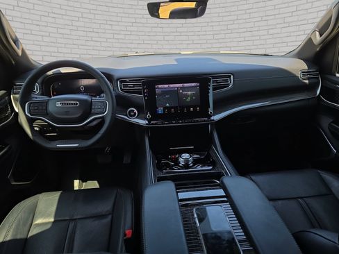 Used 2022 Jeep Wagoneer Series III w/ Flexible Seating Group AWD/4WD image 10