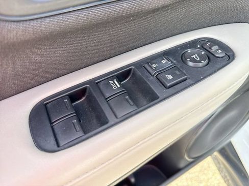 Used 2022 Honda HR-V LX image 13