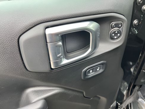 Used 2024 Jeep Wrangler Unlimited Rubicon AWD/4WD image 20