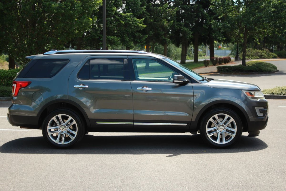 Used 2017 Ford Explorer Limited w/ Class II Trailer Tow Package AWD/4WD image 7