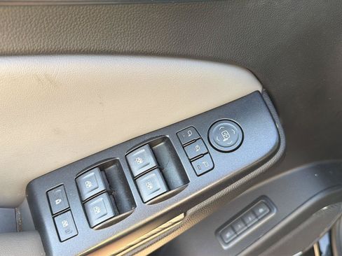 Used 2020 Chevrolet Suburban LT w/ Texas Edition Package RWD image 17