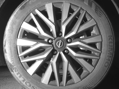 Used 2025 Nissan Altima 2.5 SV FWD image 13