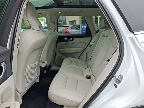 Certified 2023 Volvo XC60 B5 Plus w/ Climate Package AWD/4WD image 10