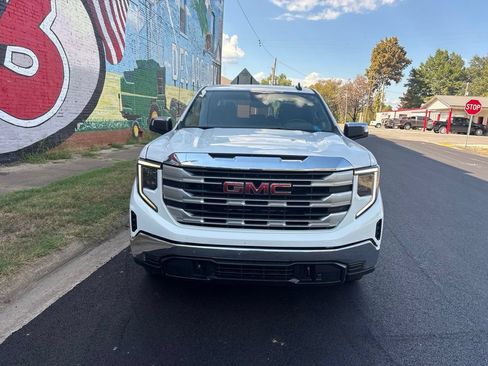 Used 2025 GMC Sierra 1500 SLE w/ X31 Off-Road Package AWD/4WD image 9