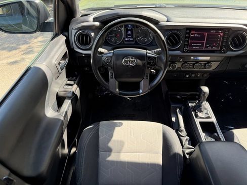 Used 2022 Toyota Tacoma TRD Off-Road AWD/4WD image 15