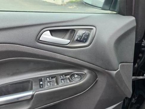 Used 2016 Ford Escape Titanium image 10