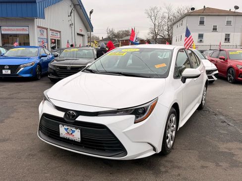 Used 2025 Toyota Corolla LE image 1