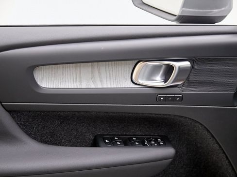 New 2025 Volvo XC40 B5 Plus w/ Climate Package image 8