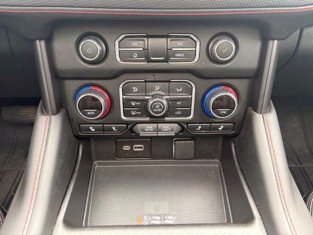 Used 2024 Chevrolet Suburban RST w/ Luxury Package AWD/4WD image 34