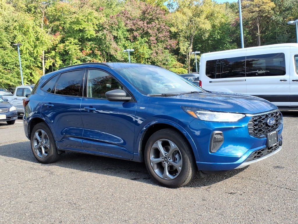 Used 2023 Ford Escape ST-Line w/ Tech Pack #1 AWD/4WD image 1