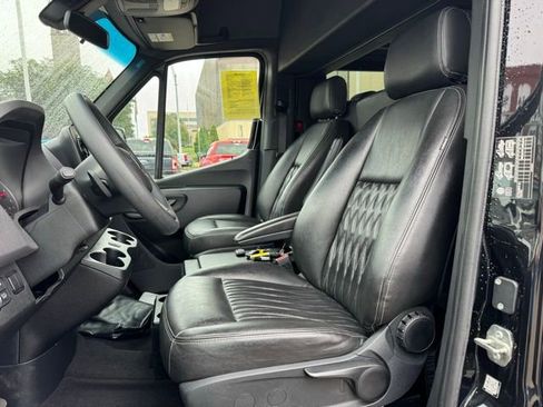 Used 2023 Mercedes-Benz Sprinter 3500 image 9