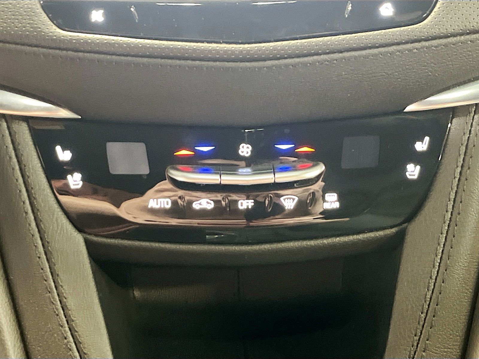Used 2025 Cadillac XT5 Premium Luxury w/ Technology Package AWD/4WD image 16