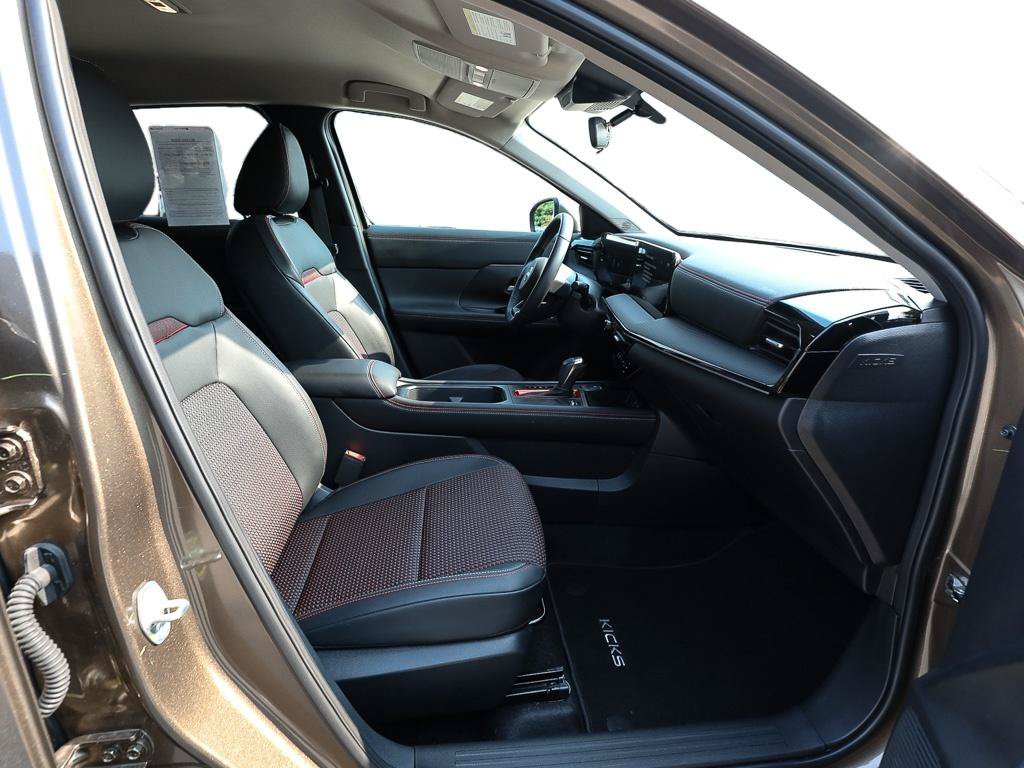 Used 2025 Nissan Kicks SR FWD image 21