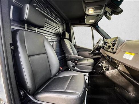 Used 2025 Mercedes-Benz Sprinter 2500 image 21