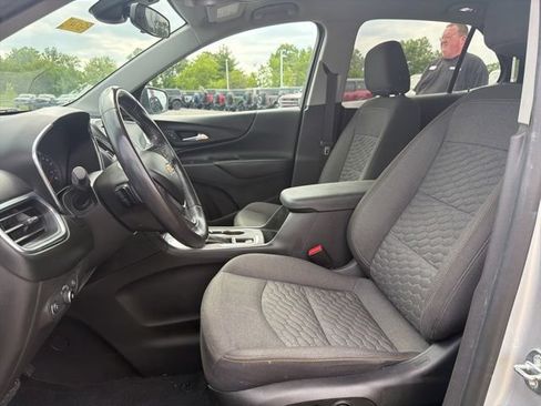 Used 2021 Chevrolet Equinox LT FWD image 19
