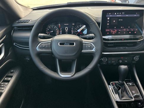 New 2026 Jeep Compass Latitude image 11