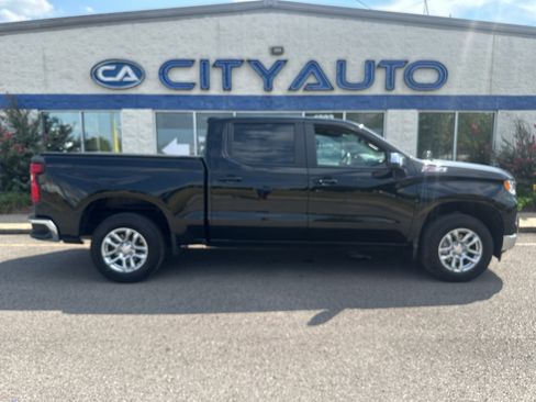 Used 2024 Chevrolet Silverado 1500 LT w/ Z71 Off-Road Package AWD/4WD image 3