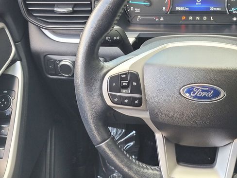 Used 2022 Ford Explorer XLT image 13