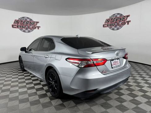 Used 2019 Toyota Camry LE FWD image 5