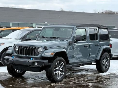 Used 2024 Jeep Wrangler Unlimited image 31