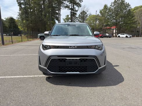 Used 2025 Kia Soul LX w/ LX Technology Package FWD image 4