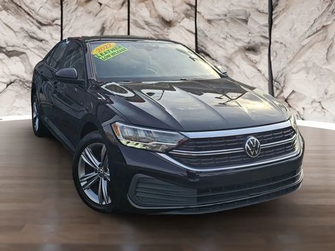Used 2022 Volkswagen Jetta SE image 3