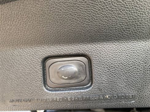 Used 2018 Ford Explorer XLT w/ Equipment Group 201A AWD/4WD image 27
