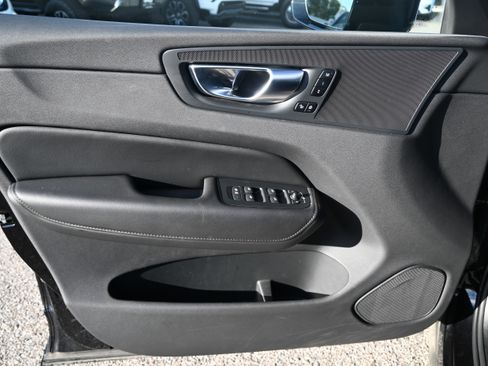 Used 2025 Volvo XC60 B5 Plus image 26