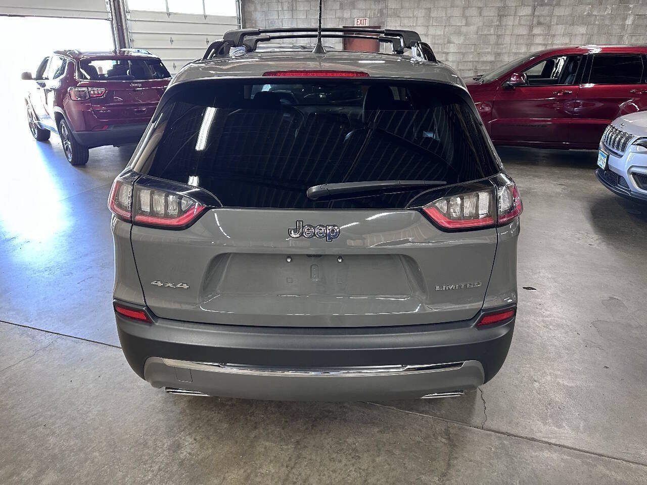 Used 2022 Jeep Cherokee Limited AWD/4WD image 4