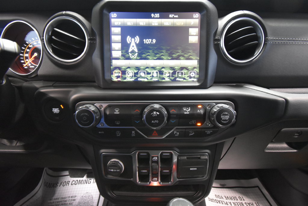 Used 2020 Jeep Wrangler Unlimited Sahara AWD/4WD image 17