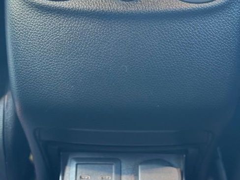 Used 2022 Mercedes-Benz GLC 300 4MATIC image 4