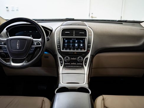 Used 2019 Lincoln Nautilus Select image 28